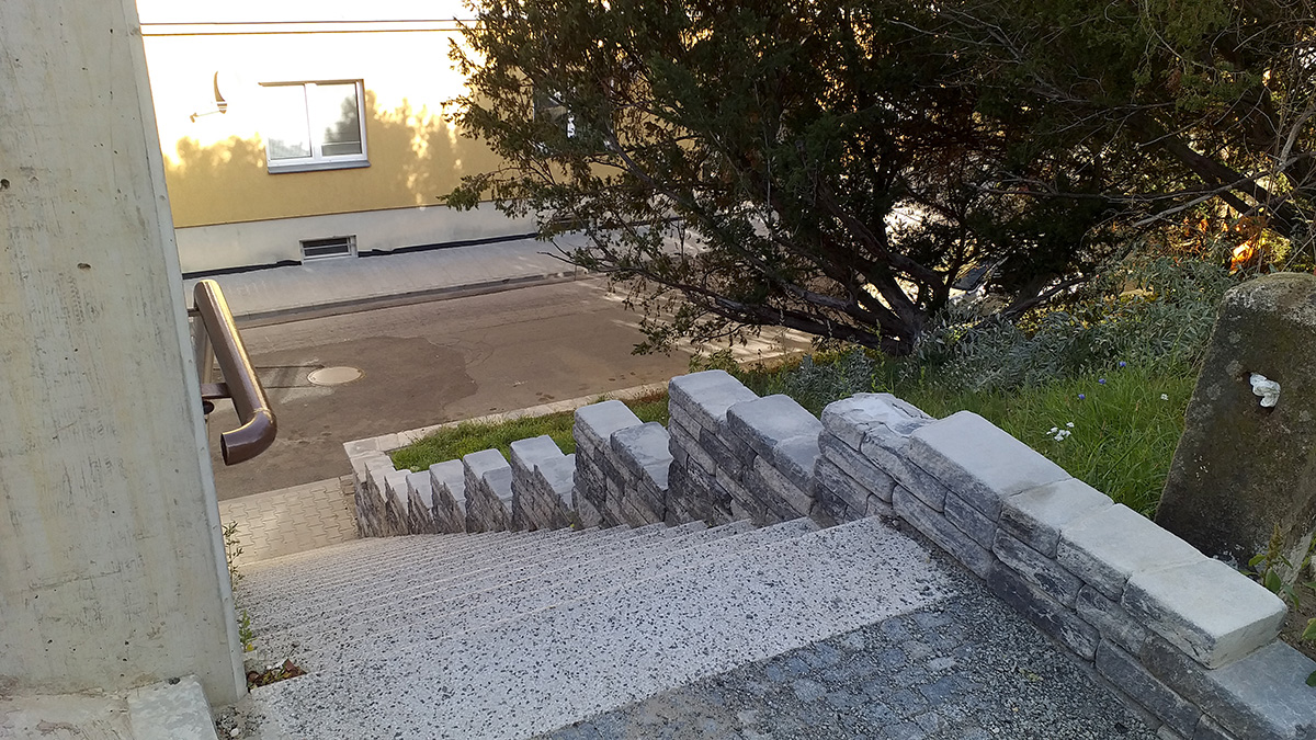 Chrástecká ul. - zajištění havarijního stavu opěrné zdi.